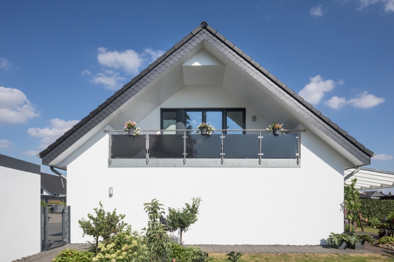 Einfamilienhaus weisse Fassade